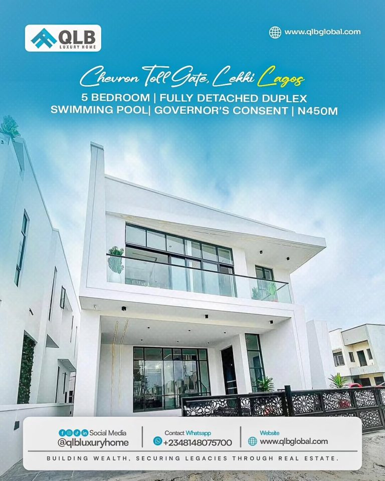 SPACIOUS 5 BEDROOM FULLY DETACHED DUPLEX WITH POOL