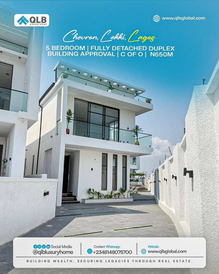 CONTEMPORARY 5 BEDROOM FULLY DETACHED DUPLEX WITH POOL AND CINEMA