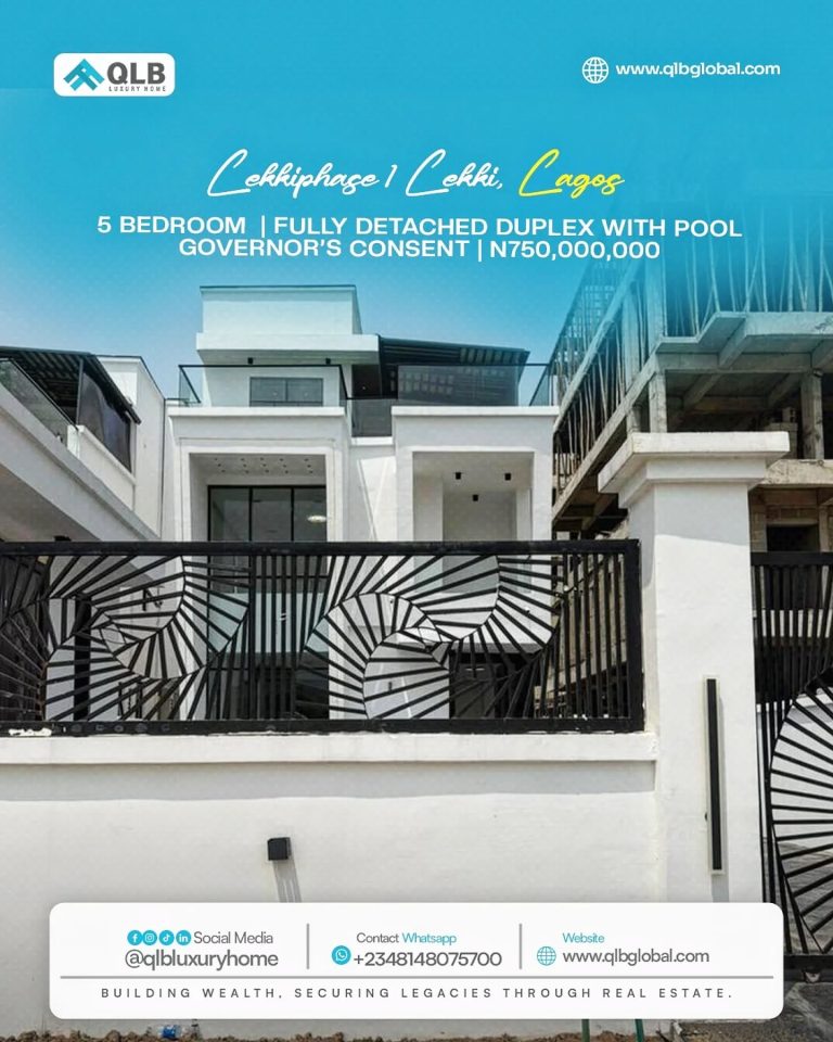 SPACIOUS 5 BEDROOM FULLY DETACHED DUPLEX WITH POOL