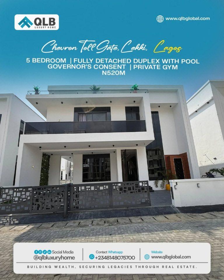 SPACIOUS 5 BEDROOM FULLY DETACHED DUPLEX WITH POOL