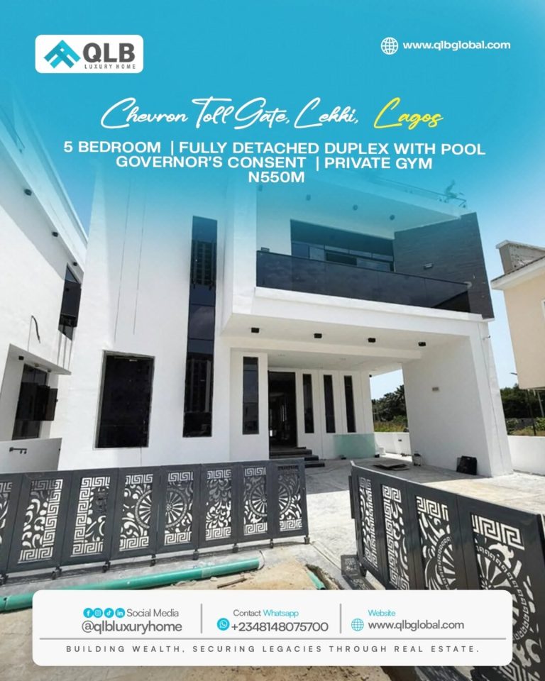SPACIOUS 5 BEDROOM FULLY DETACHED DUPLEX WITH POOL