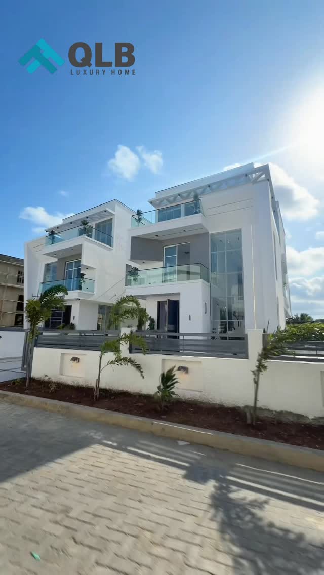 LUXURY 5 BEDROOM DETACHED DUPLEX WITH BQ, POOL, CINEMA & GYM FOR SALE