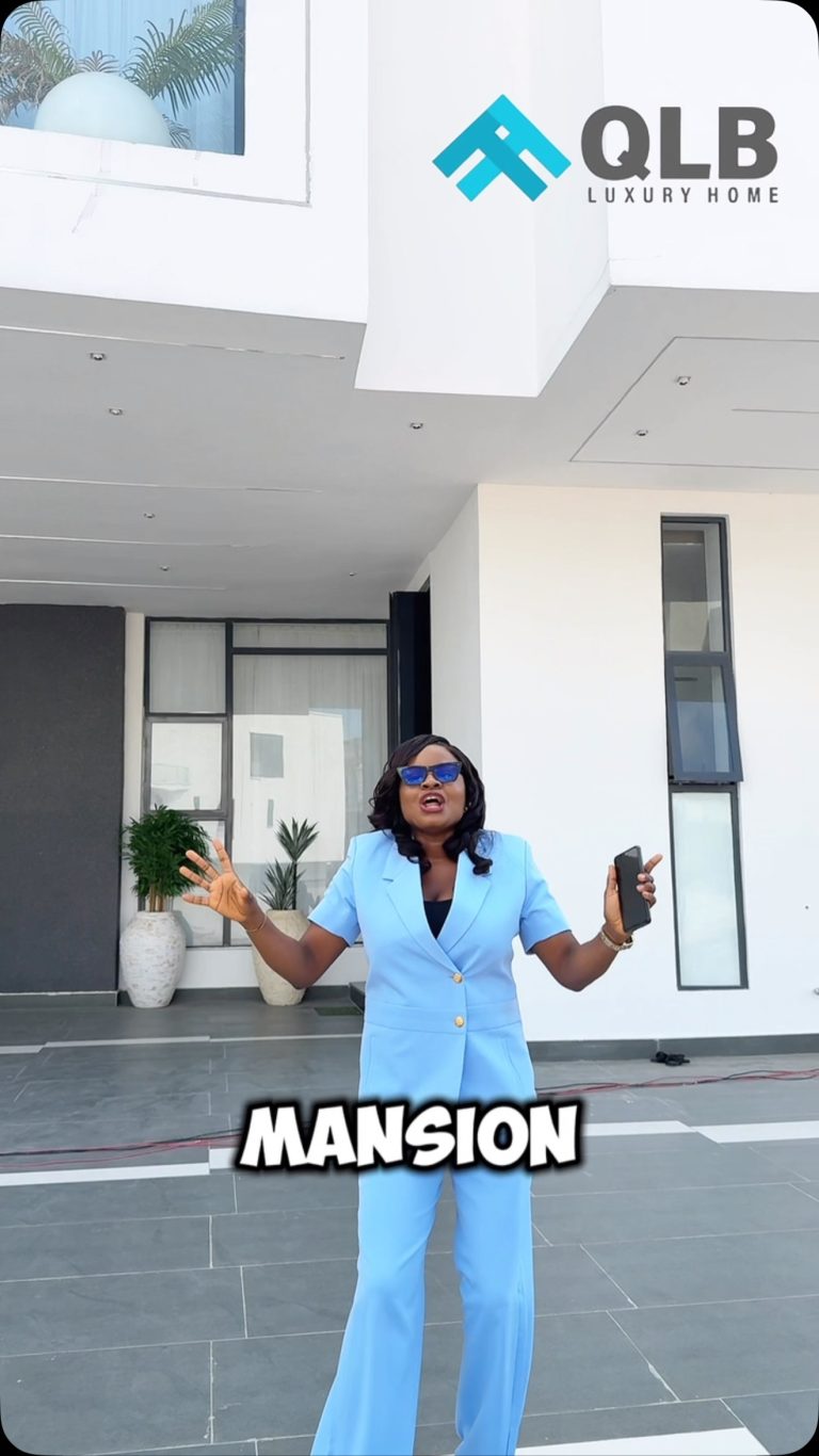 LUXURY 6-BEDROOM FULLY DETACHED DUPLEX WITH PRIVATE POOL